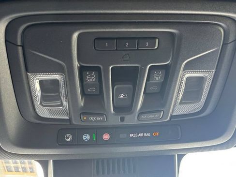 Used 2024 Chevrolet Silverado 1500 High Country AWD/4WD image 33