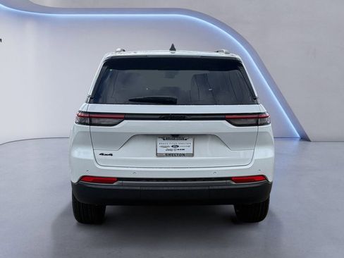 New 2026 Jeep Grand Cherokee Altitude image 4