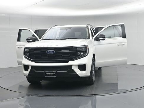 Certified 2025 Ford Expedition Active AWD/4WD image 62
