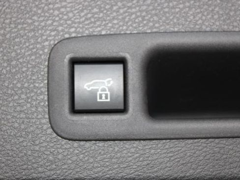 Certified 2025 Toyota Sienna XLE Woodland Edition image 33