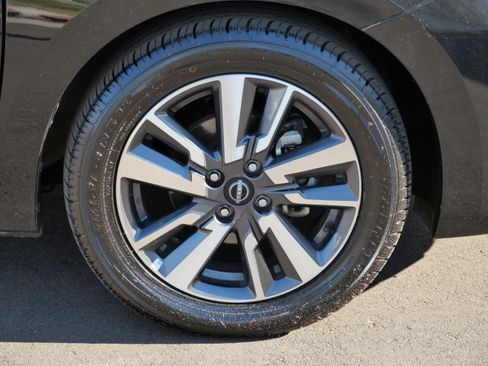 Used 2023 Nissan Versa SV image 15