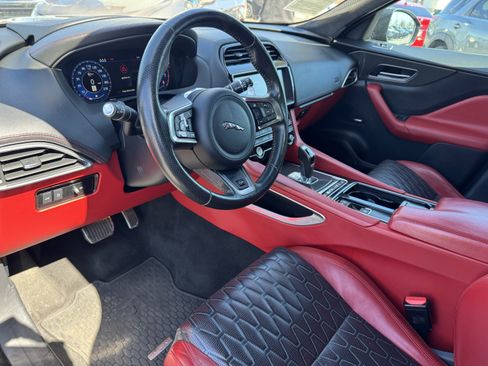 Used 2020 Jaguar F-PACE SVR image 28