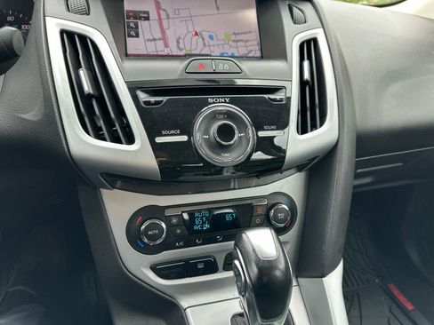 Used 2014 Ford Focus SE w/ Equipment Group 201A FWD image 5