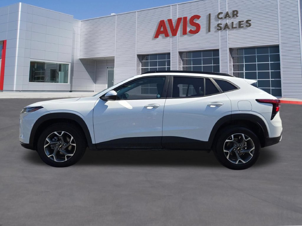 Used 2025 Chevrolet Trax LT w/ LT Convenience Package FWD image 10
