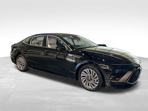 New 2026 Hyundai Sonata Limited FWD image 2