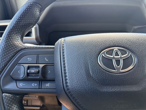 Certified 2024 Toyota Tacoma SR5 AWD/4WD image 10