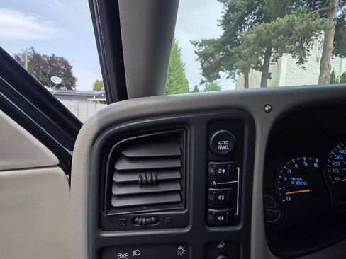 Used 2006 GMC Sierra 1500 SLE w/ Onstar Plus Package AWD/4WD image 12