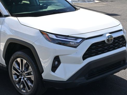 Used 2022 Toyota RAV4 XLE Premium image 26