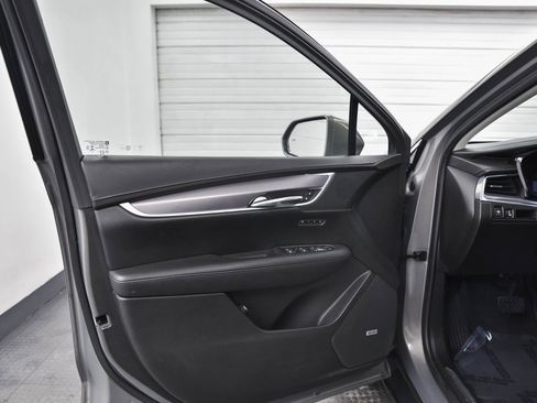 Used 2018 Cadillac XT5 Luxury w/ Driver Awareness Package image 8