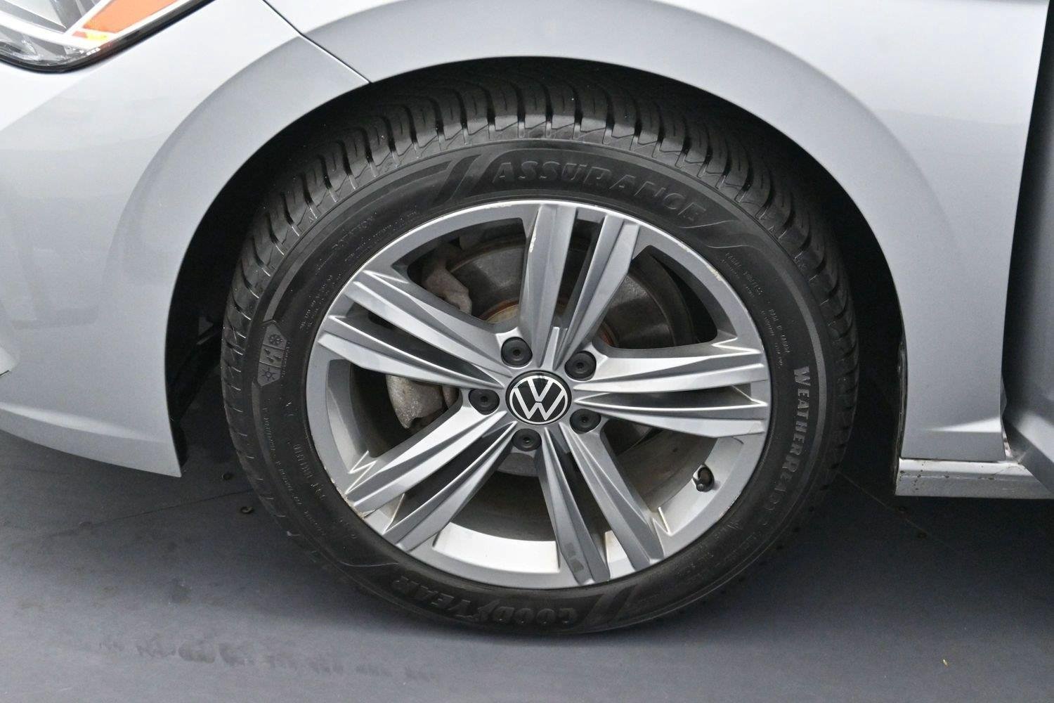 Used 2024 Volkswagen Jetta SE FWD image 33