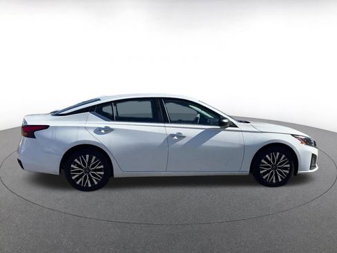 Used 2025 Nissan Altima 2.5 SV image 16