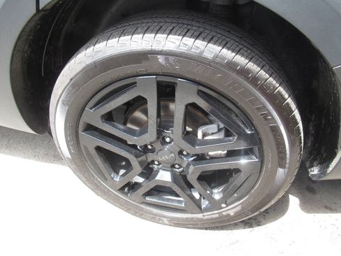 Used 2025 Kia Telluride EX X-Line AWD/4WD image 19