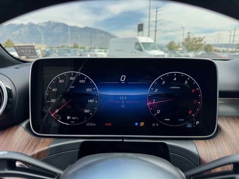 New 2025 Mercedes-Benz C 300 4MATIC Sedan image 18