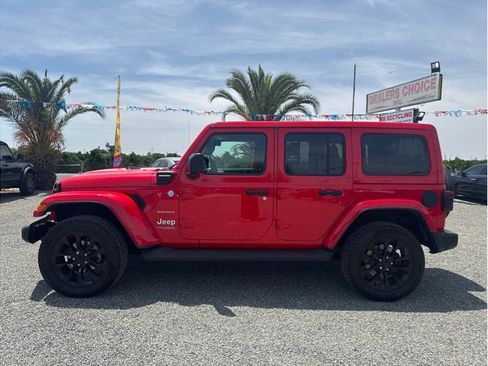 Used 2022 Jeep Wrangler Unlimited Sahara w/ Cold Weather Group AWD/4WD image 7