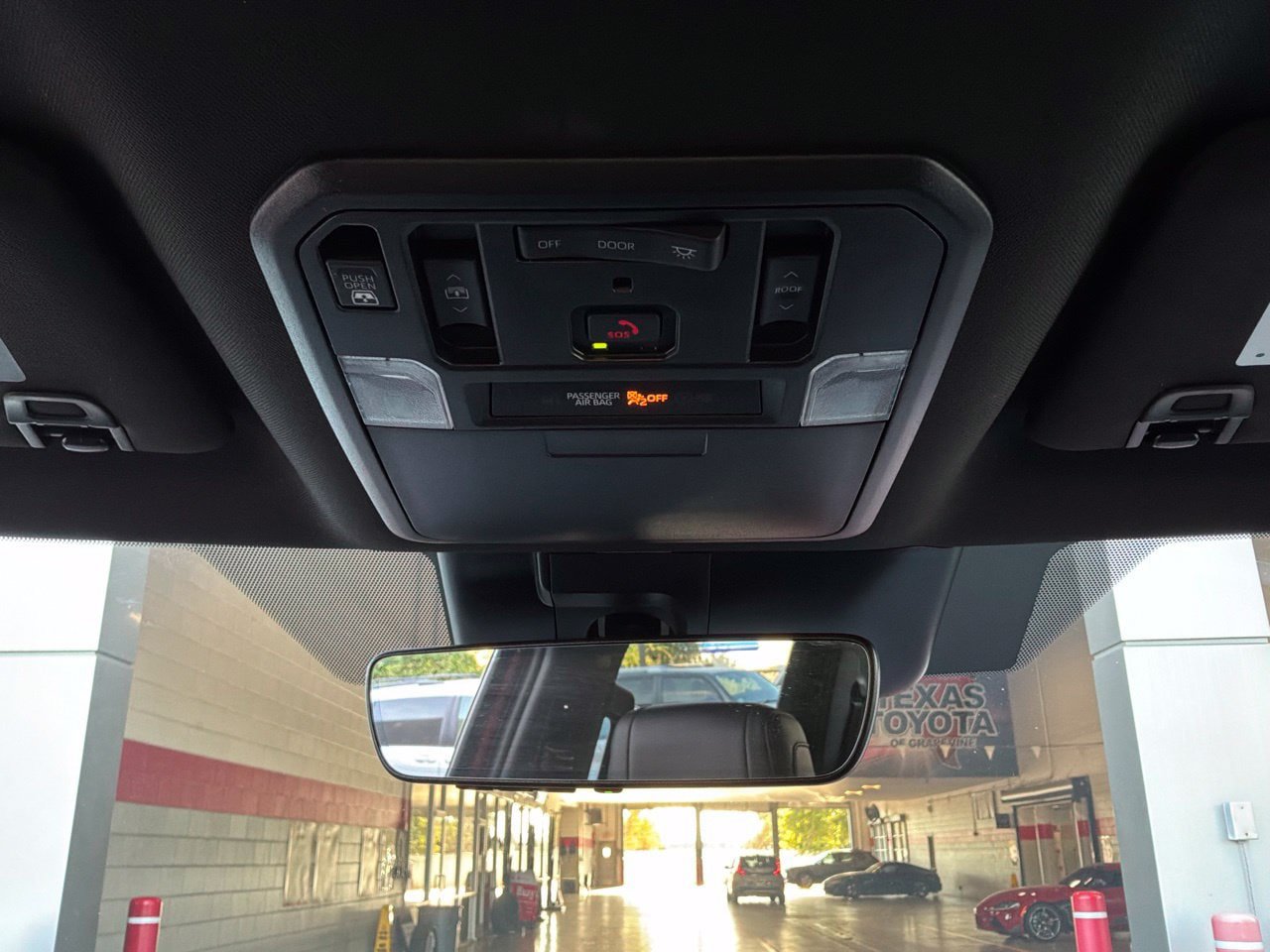 Used 2025 Toyota Tundra Limited AWD/4WD image 18