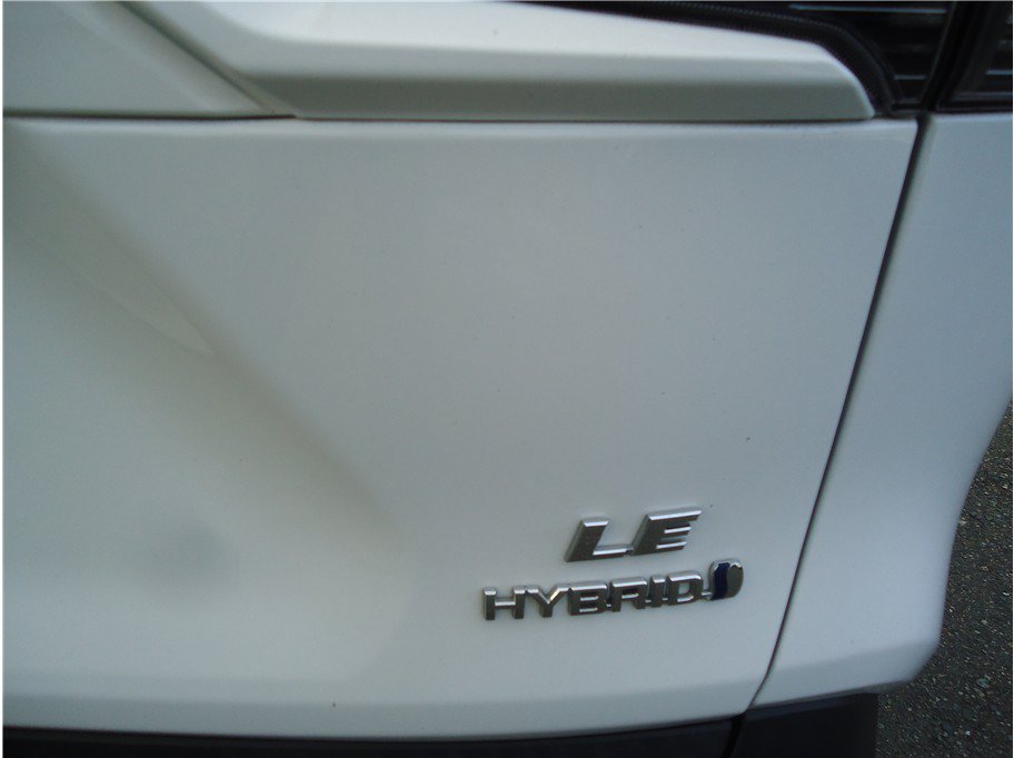 Used 2019 Toyota RAV4 LE w/ Carpet Mat Package AWD/4WD image 8