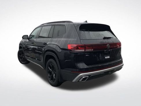Used 2024 Volkswagen Atlas Peak Edition SEL image 3