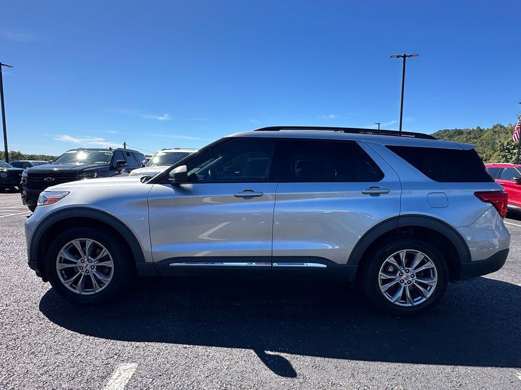 Used 2020 Ford Explorer XLT w/ Equipment Group 202A AWD/4WD image 2