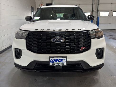 Used 2025 Ford Explorer ST image 8