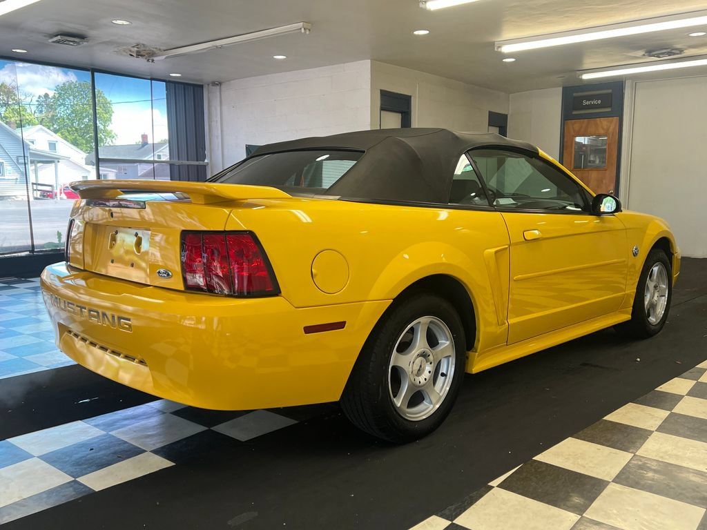 Used 2004 Ford Mustang Convertible RWD image 17