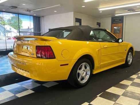 Used 2004 Ford Mustang Convertible RWD image 17
