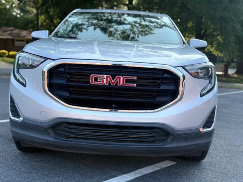 Used 2020 GMC Terrain SLE w/ LPO, Floor Liner Package FWD image 9