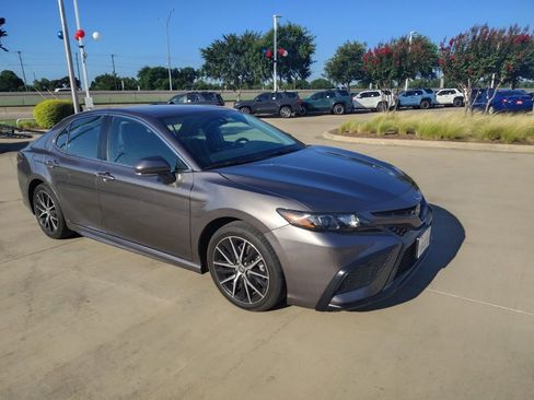 Used 2024 Toyota Camry SE FWD image 7
