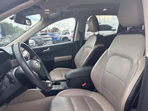 Used 2020 Ford Escape Titanium FWD image 9