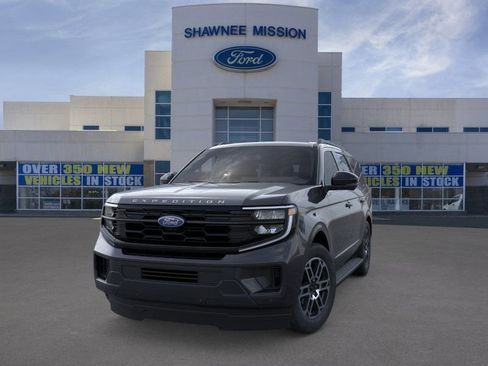 New 2025 Ford Expedition Active AWD/4WD image 2