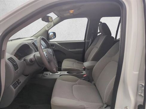 Used 2021 Nissan Frontier SV w/ Midnight Edition Floor Mats image 16