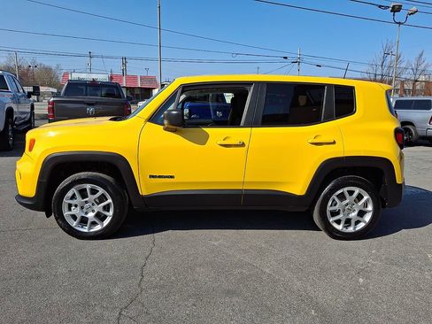 Used 2023 Jeep Renegade Latitude AWD/4WD image 9