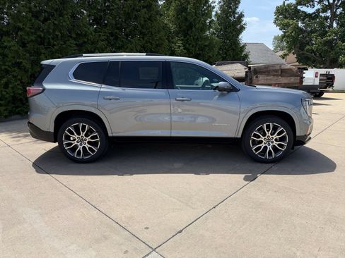 New 2026 GMC Acadia Denali Ultimate w/ LPO, Floor Liner Package AWD/4WD image 34
