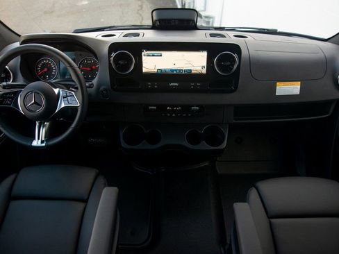 Used 2025 Mercedes-Benz Sprinter 2500 image 29