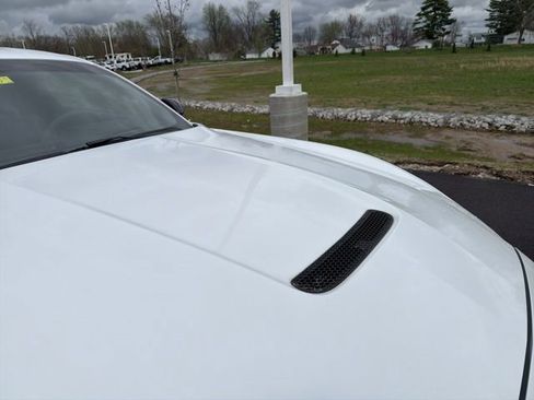 Used 2016 Ford Mustang Shelby GT350 w/ Technology Package RWD image 3