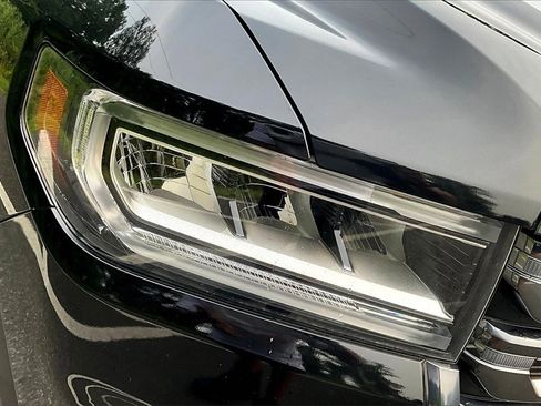 Used 2021 GMC Acadia AT4 w/ Technology Package image 32