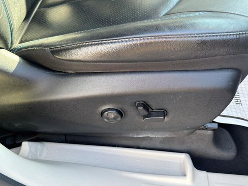 Used 2021 Chrysler Pacifica Touring-L FWD image 36