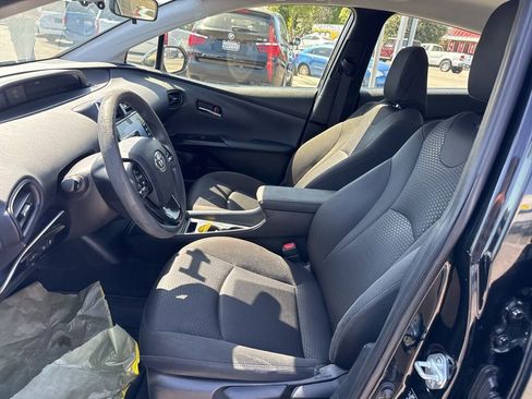 Used 2022 Toyota Prius LE FWD image 6