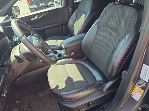 Used 2023 Ford Escape ST-Line w/ Tech Pack #1 AWD/4WD image 9