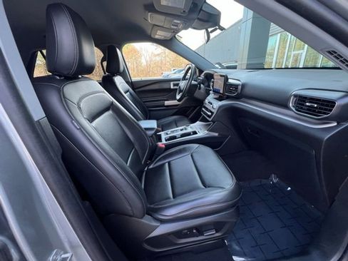 Used 2023 Ford Explorer XLT w/ Equipment Group 202A image 21