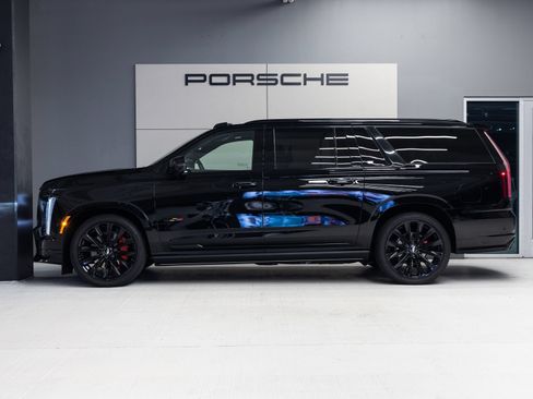 Used 2026 Cadillac Escalade ESV V w/ LPO, ONYX Package AWD/4WD image 2