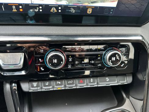 Used 2024 GMC Sierra 3500 AT4 w/ AT4 Premium Plus Package image 27