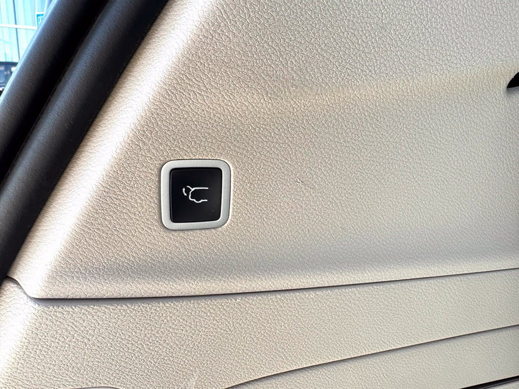 Used 2020 Chrysler Pacifica Limited FWD image 19