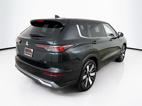 Used 2025 Mitsubishi Outlander SE image 7