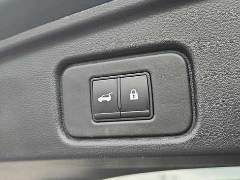 Used 2022 Nissan Pathfinder SL AWD/4WD image 30