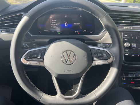 Certified 2023 Volkswagen Tiguan SE FWD image 15