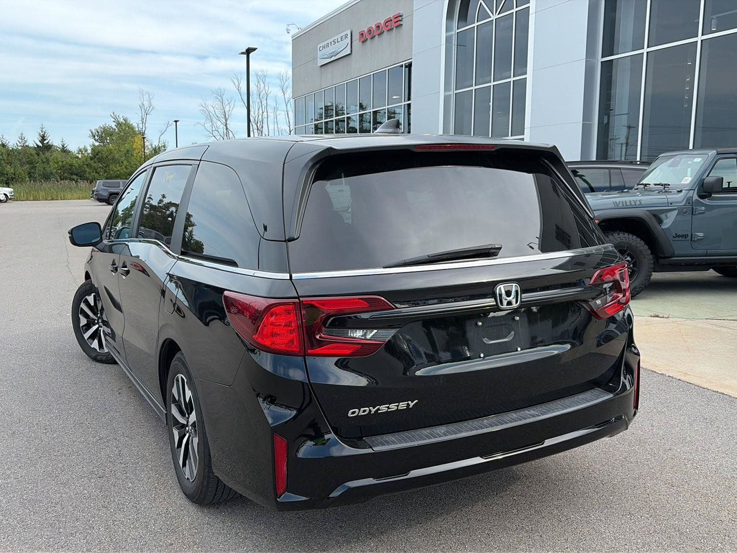 Used 2025 Honda Odyssey EX-L image 3