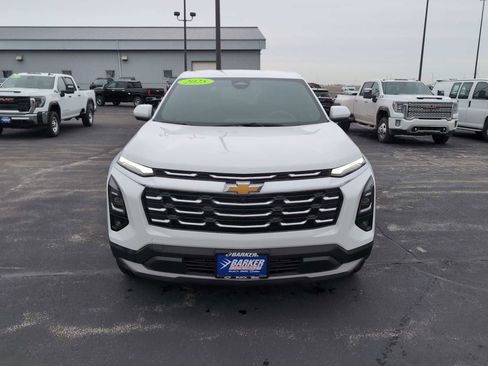 Used 2025 Chevrolet Equinox LT w/ Safety and Technology Package image 3