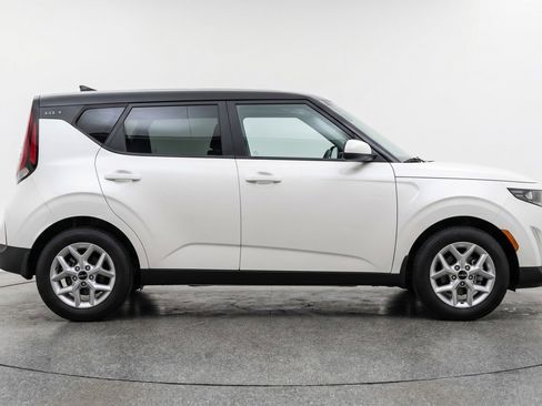 Used 2025 Kia Soul LX w/ LX Technology Package FWD image 11