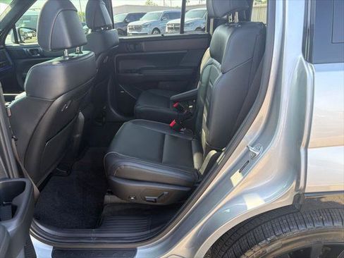 Used 2025 Hyundai Santa Fe Calligraphy AWD/4WD image 9