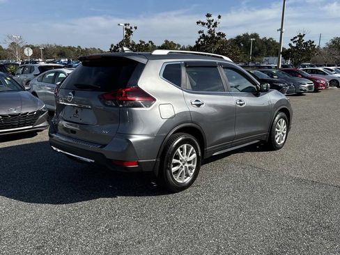 Used 2018 Nissan Rogue SV image 4